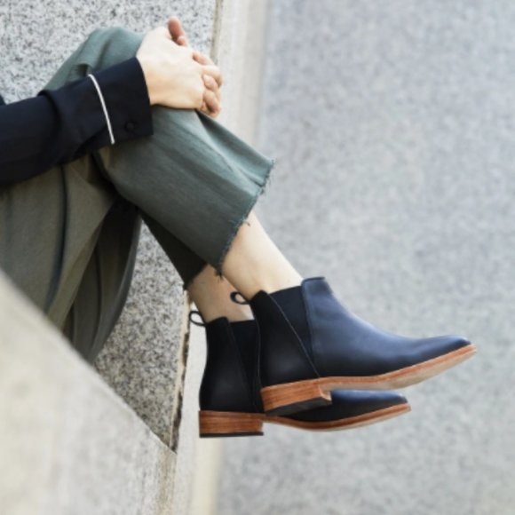 Nisolo Women's Chelsea Boot - Picture 4 of 5